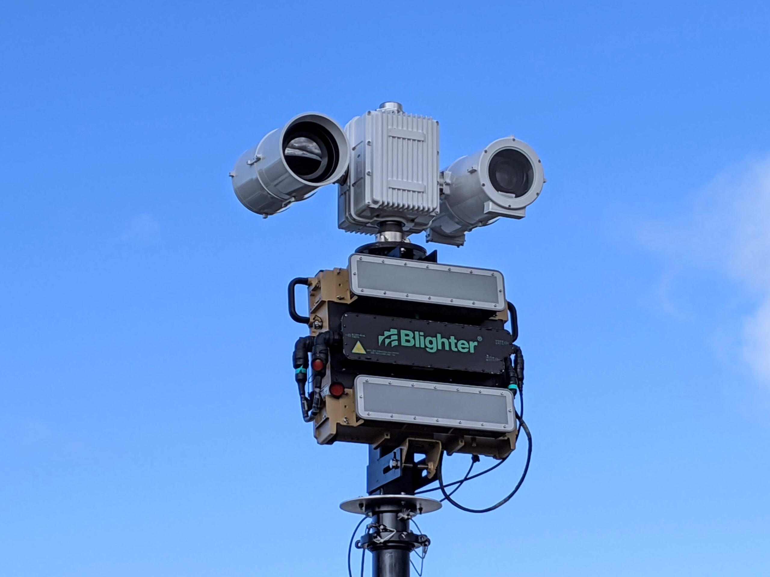 Blighter_A400_Series_Air_Security_Radar_with_Silent_Sentinel_Jaegar_Camera_2_1