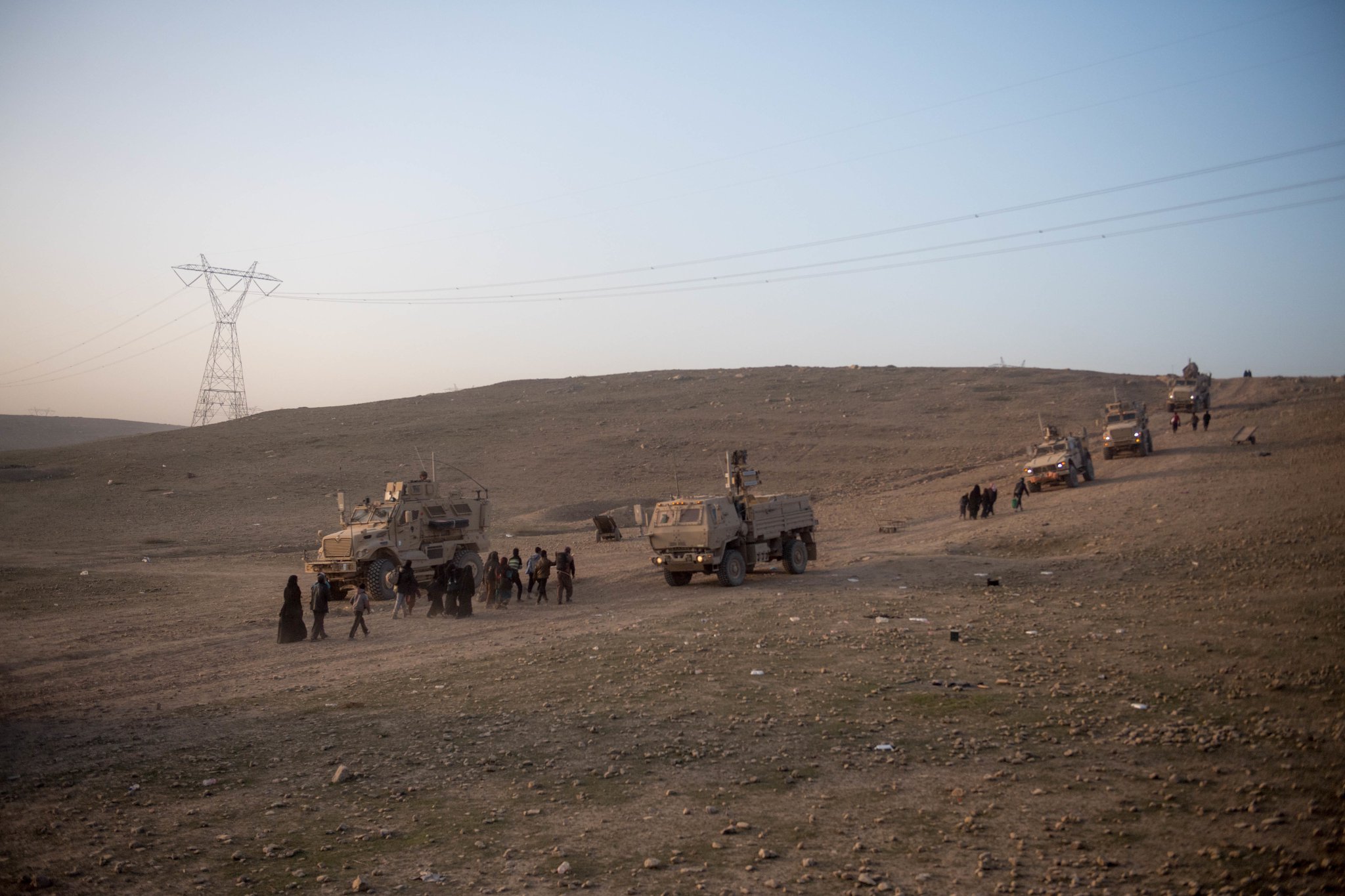 auds-on-us-fmtv-truck-outside-of-mosul