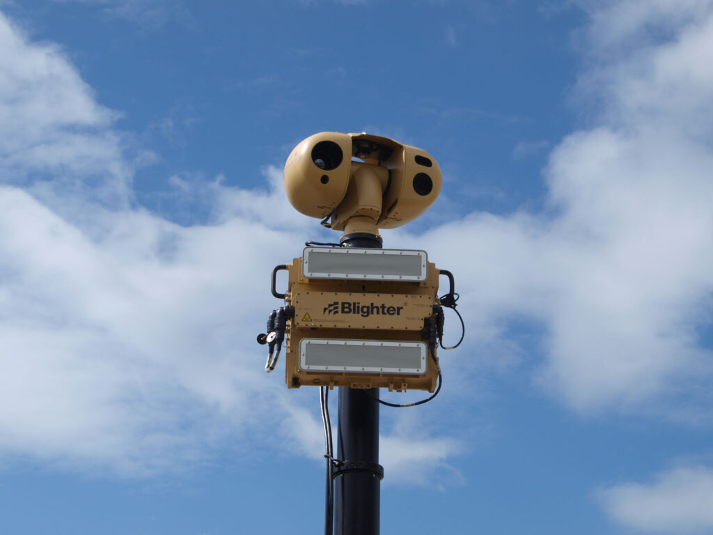 blighter-b400-series-target-acquisition-radars-with-camera-on-vehicle-mast-landscape-high-res