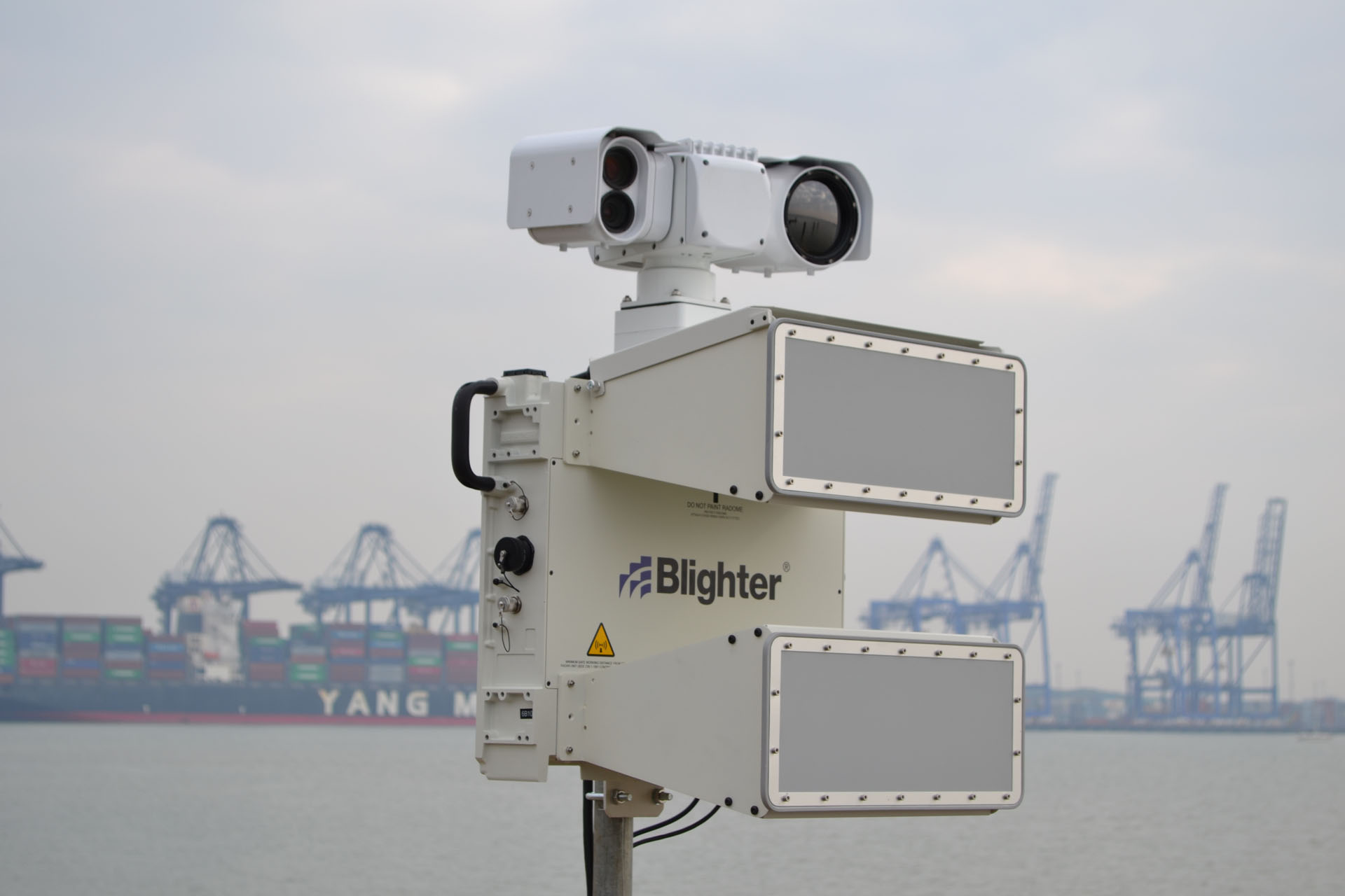 blighter-c400-series-coastal-security-radar-with-liteye-aquila-camera-system
