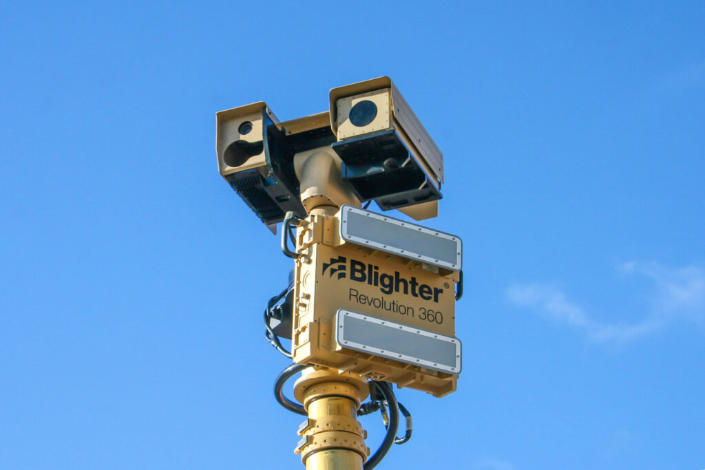 blighter-revolution-360-ground-surveillance-radar-on-vehicle-mast-with-long-range-camera-system